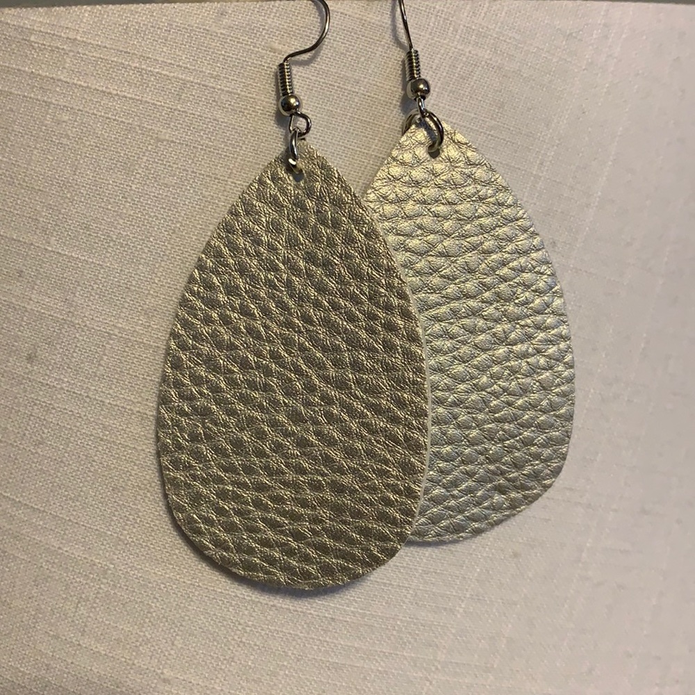 ❤️Faux Leather Earrings, Silver
